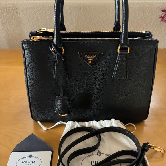 NWOT Medium PRADA galleria saffiano leather bag - Picture 8 of 8